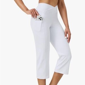 White Capri-Length Pants with High-Rise Waistband and Stretchy Fit
